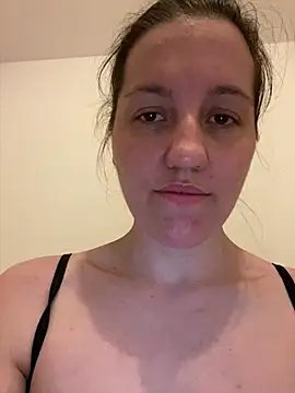 Nicole-Ray online show from May 5, 8:17 pm