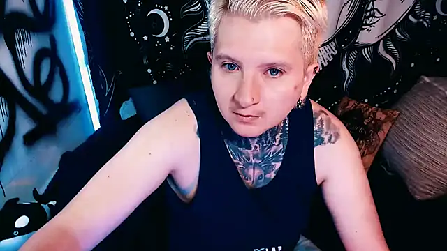 Snapshot of Marieblueeyes chatting on May 11, 9:56 pm Marieblueeyes online show from May 11, 9:56 pm