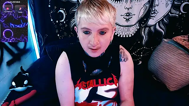 Snapshot of Marieblueeyes chatting on May 13, 7:11 pm Marieblueeyes online show from May 13, 7:11 pm