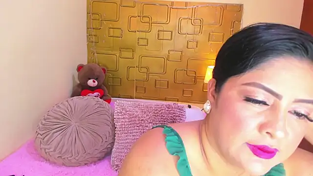 Julia Haye online show from May 9, 3:01 am