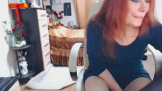 Snapshot of CrazyMomy chatting on September 27, 7:57 am CrazyMomy online show from September 27, 7:57 am