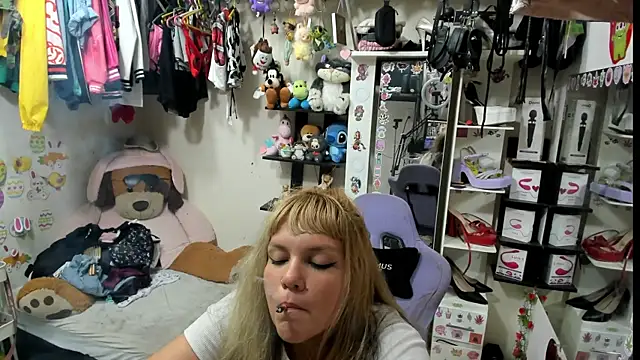 allsson queen online show from July 12, 2:02 am
