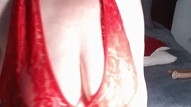 Snapshot of ina_tits chatting on December 15, 11:25 am ina tits online show from December 15, 11:25 am