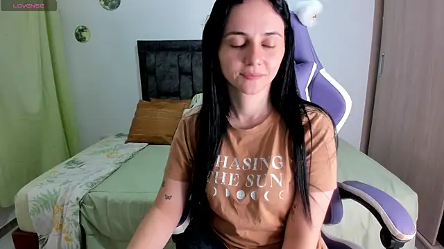 Snapshot of lucia_s1 chatting on June 17, 10:10 pm lucia s1 online show from June 17, 10:10 pm