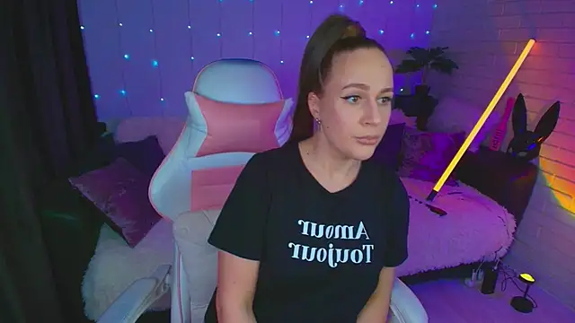 pepper cat  online show from December 4, 3:49 am