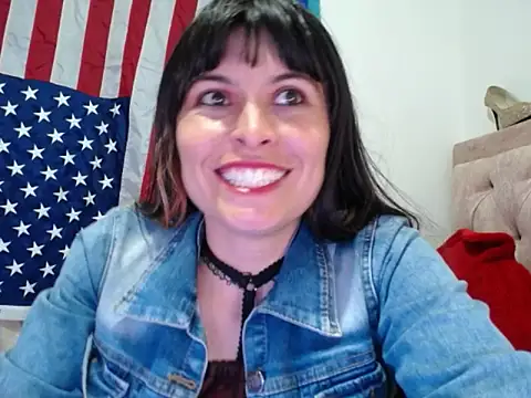 Alexandrasaenz online show from June 15, 9:50 pm