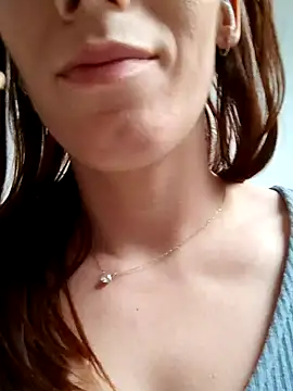 Snapshot of clara-francaise chatting on February 17, 8:04 pm clara-francaise online show from February 17, 8:04 pm