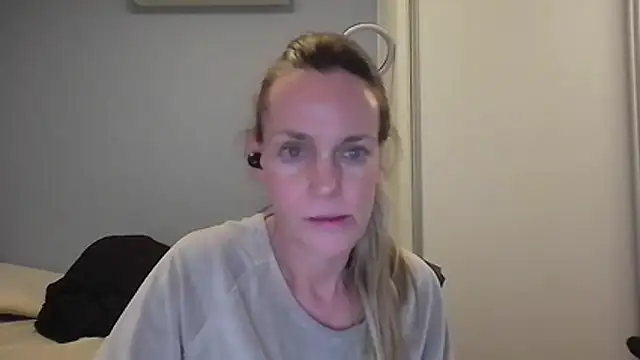 Annylove1 online show from November 26, 12:11 am