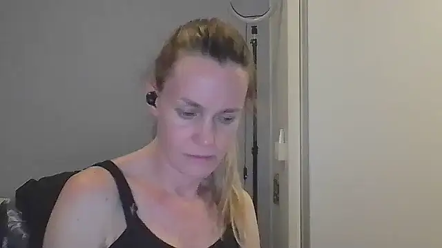 Annylove1 online show from December 5, 12:19 am