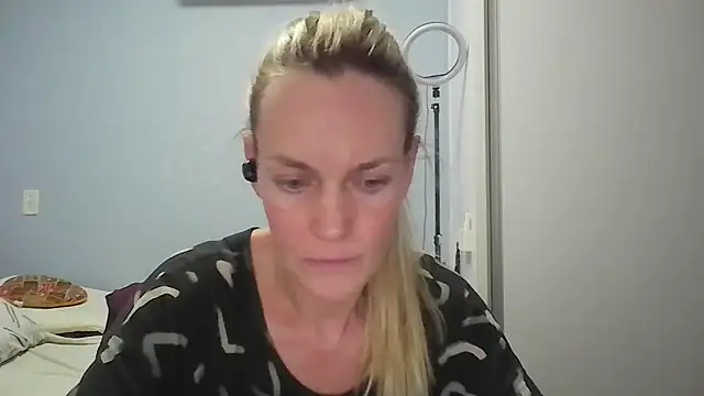 Annylove1 online show from February 7, 12:36 am