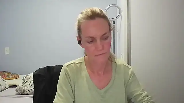 Annylove1 online show from March 6, 12:18 am