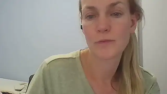 Annylove1 online show from April 29, 12:27 am