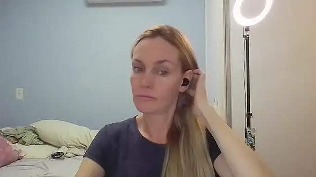 Annylove1 online show from May 1, 12:21 pm