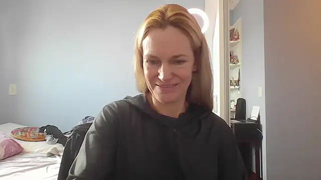 Snapshot of Annylove1 chatting on May 4, 12:12 pm Annylove1 online show from May 4, 12:12 pm