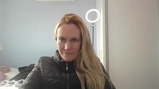 Snapshot of Annylove1 chatting on May 11, 4:59 pm Annylove1 online show from May 11, 4:59 pm