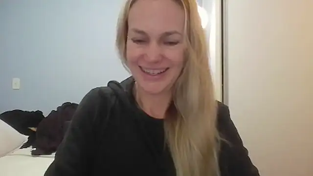 Snapshot of Annylove1 chatting on May 20, 12:22 pm Annylove1 online show from May 20, 12:22 pm