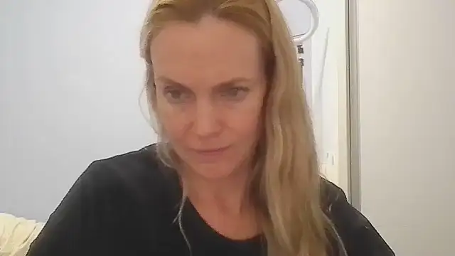 Snapshot of Annylove1 chatting on May 22, 12:07 am Annylove1 online show from May 22, 12:07 am