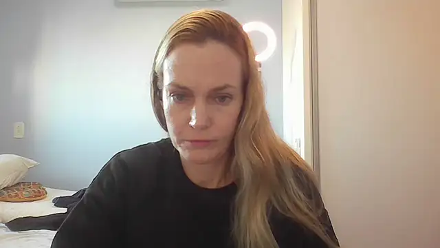 Snapshot of Annylove1 chatting on June 5, 10:43 am Annylove1 online show from June 5, 10:43 am