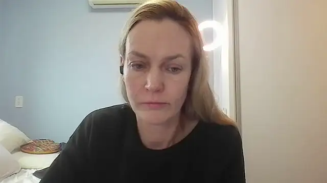 Snapshot of Annylove1 chatting on June 11, 10:46 am Annylove1 online show from June 11, 10:46 am