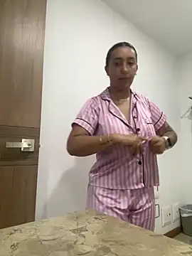 Snapshot of Hannahoff chatting on January 17, 4:15 pm Hannahoff online show from January 17, 4:15 pm