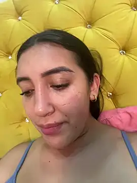 Snapshot of Hannahoff chatting on February 4, 4:59 am Hannahoff online show from February 4, 4:59 am