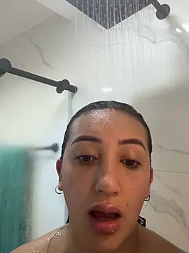 Snapshot of Hannahoff chatting on February 5, 7:10 pm Hannahoff online show from February 5, 7:10 pm