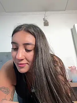 Snapshot of Hannahoff chatting on June 22, 1:07 am Hannahoff online show from June 22, 1:07 am