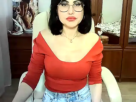 Snapshot of Alyona_Alex chatting on January 4, 8:49 am Alyona Alex online show from January 4, 8:49 am