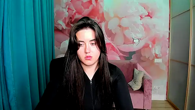 Roxie Bradley online show from December 8, 5:07 am