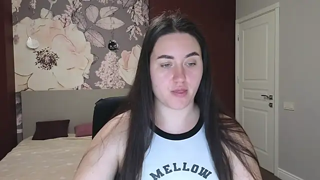 Roxie Bradley online show from December 25, 7:03 am