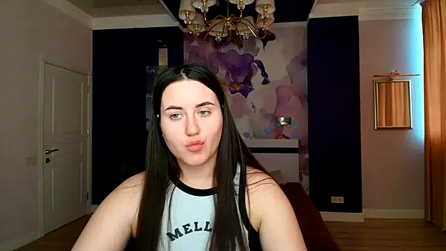 Roxie Bradley online show from February 3, 11:31 am