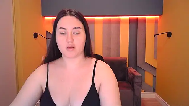 Roxie Bradley online show from February 24, 7:00 am