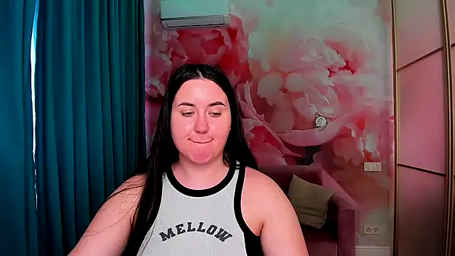 Roxie Bradley online show from March 10, 10:04 am