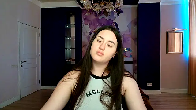 Roxie Bradley online show from March 21, 10:50 am