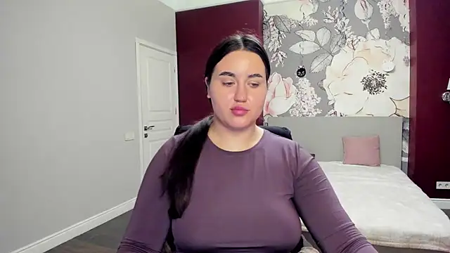 Roxie Bradley online show from November 11, 6:46 am