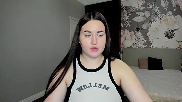 Roxie Bradley online show from January 15, 6:51 am