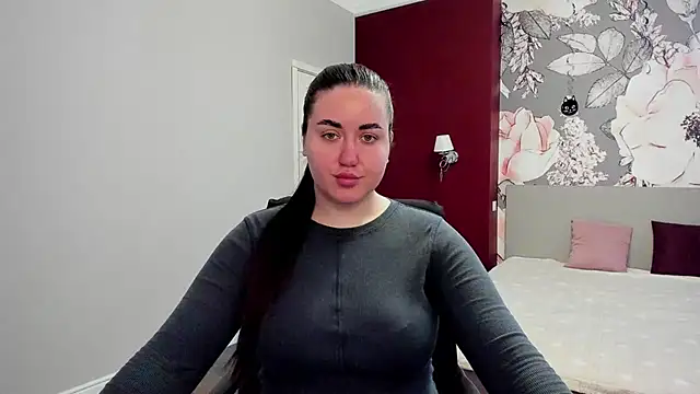 Roxie Bradley online show from March 12, 6:41 am