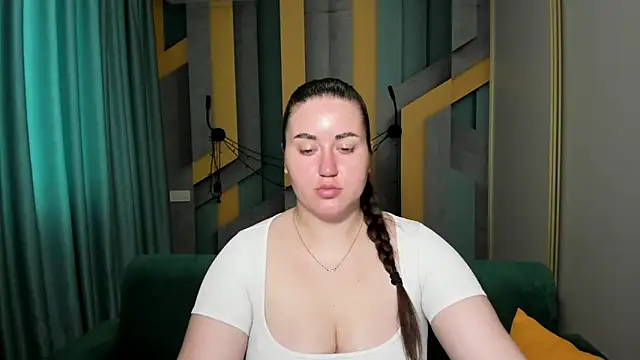 Snapshot of Roxie_Bradley chatting on June 3, 5:43 am Roxie Bradley online show from June 3, 5:43 am