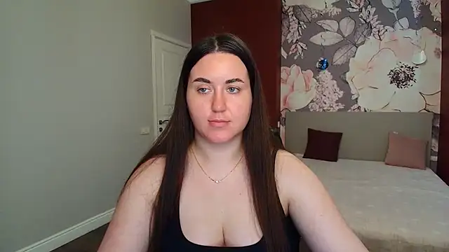 Snapshot of Roxie_Bradley chatting on June 5, 6:52 am Roxie Bradley online show from June 5, 6:52 am