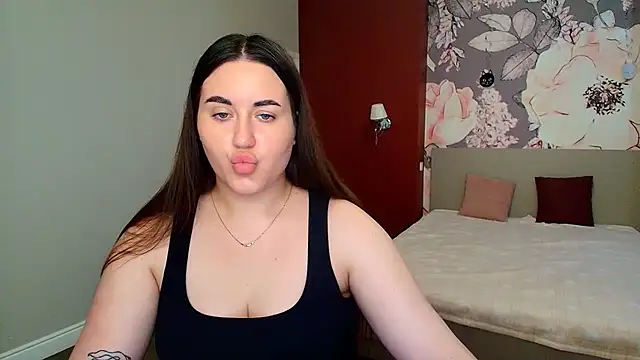 Snapshot of Roxie_Bradley chatting on June 8, 5:41 am Roxie Bradley online show from June 8, 5:41 am
