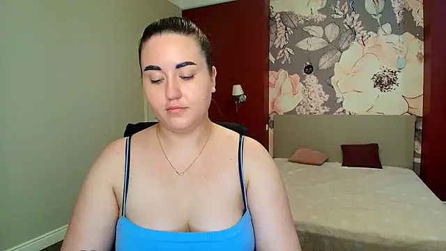 Snapshot of Roxie_Bradley chatting on June 9, 5:41 am Roxie Bradley online show from June 9, 5:41 am