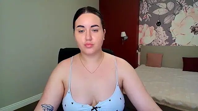 Snapshot of Roxie_Bradley chatting on June 10, 5:39 am Roxie Bradley online show from June 10, 5:39 am