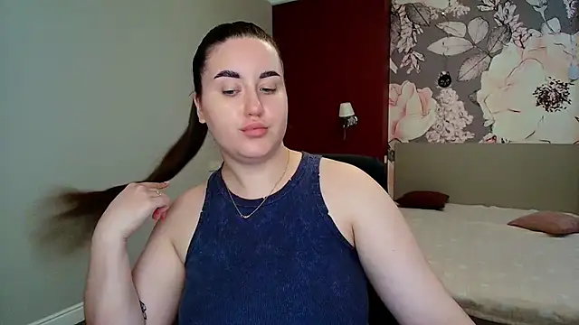 Snapshot of Roxie_Bradley chatting on June 17, 6:49 am Roxie Bradley online show from June 17, 6:49 am