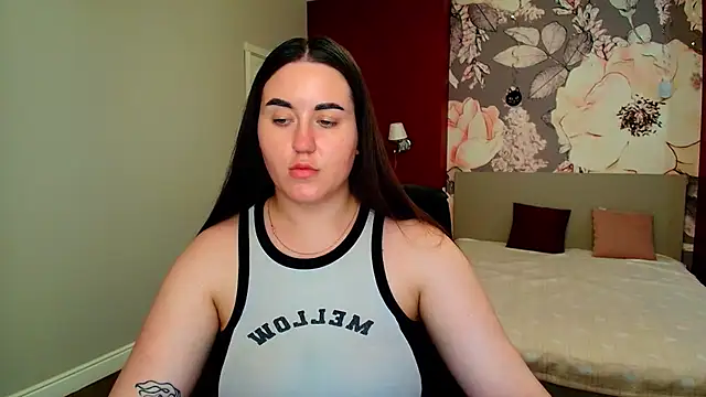 Snapshot of Roxie_Bradley chatting on June 18, 9:14 am Roxie Bradley online show from June 18, 9:14 am