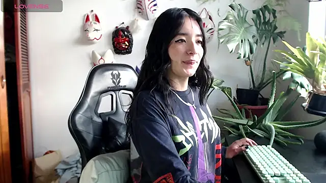 Snapshot of cat_salo chatting on April 18, 10:10 pm cat salo online show from April 18, 10:10 pm