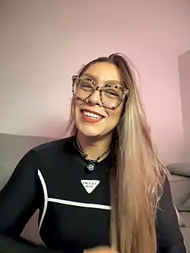Im sophiie online show from June 6, 7:24 am