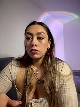 Snapshot of Im_sophiie chatting on August 2, 7:18 am Im sophiie online show from August 2, 7:18 am