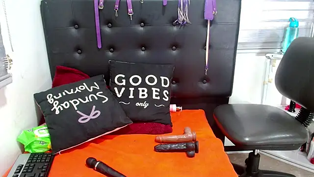 Snapshot of VIOLETTA-HOT chatting on February 20, 11:31 am VIOLETTA-HOT online show from February 20, 11:31 am