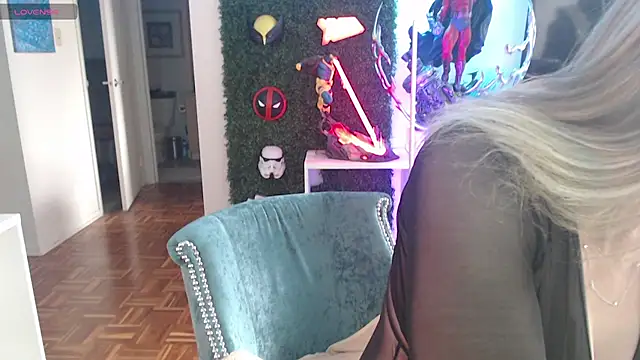 Snapshot of Vixen_Lockheart chatting on May 31, 2:13 pm Vixen Lockheart online show from May 31, 2:13 pm