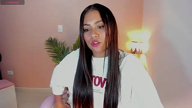 Snapshot of Ciara8 chatting on November 15, 9:54 pm Ciara8 online show from November 15, 9:54 pm